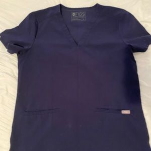 FIGS Casma Three Pocket Scrub Top in Navy